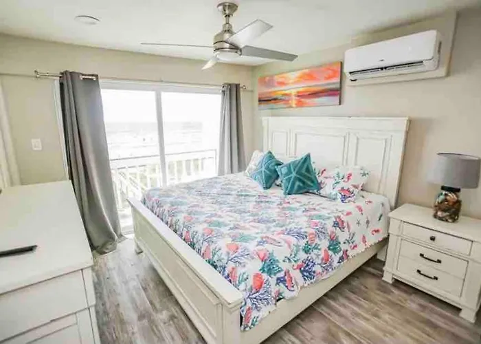 Beachfront Retreat! 3 Steps To Walkover!