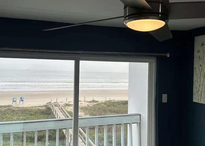 Beachfront Retreat! 3 Steps To Walkover!
