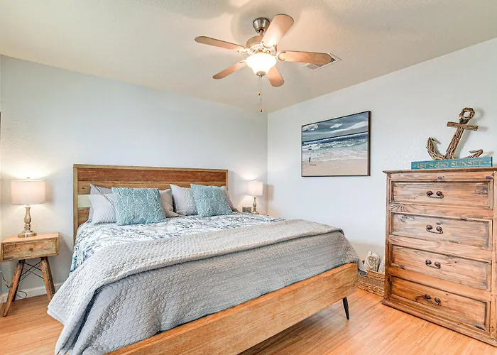Walk To Shore & Eats: Surfside Beach House